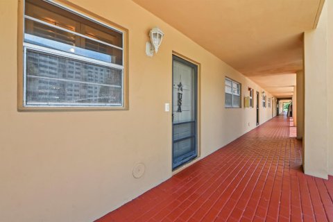 Condo in North Palm Beach, Florida, 2 bedrooms  № 2173096 - photo 23