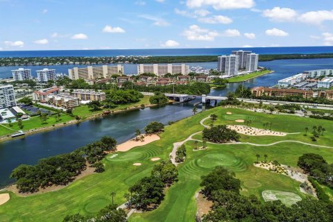 Condo in North Palm Beach, Florida, 2 bedrooms  № 2173096 - photo 25