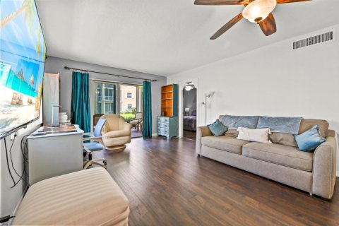 Condo in North Palm Beach, Florida, 2 bedrooms  № 2173096 - photo 8