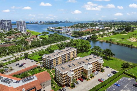 Condo in North Palm Beach, Florida, 2 bedrooms  № 2173096 - photo 27
