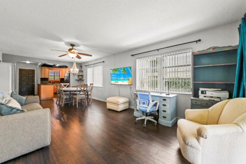 Condo in North Palm Beach, Florida, 2 bedrooms  № 2173096 - photo 10