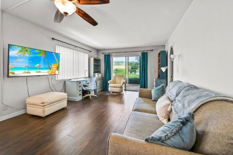 Condo in North Palm Beach, Florida, 2 bedrooms  № 2173096 - photo 7