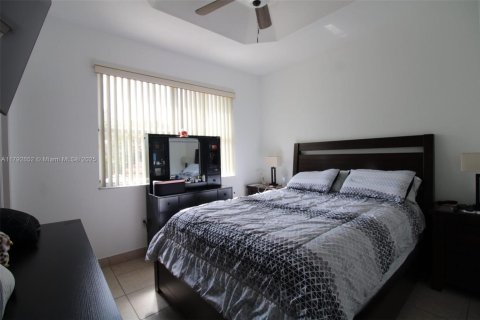 House in Homestead, Florida 3 bedrooms, 108.6 sq.m. № 1700646 - photo 20