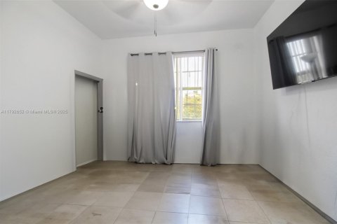 House in Homestead, Florida 3 bedrooms, 108.6 sq.m. № 1700646 - photo 22