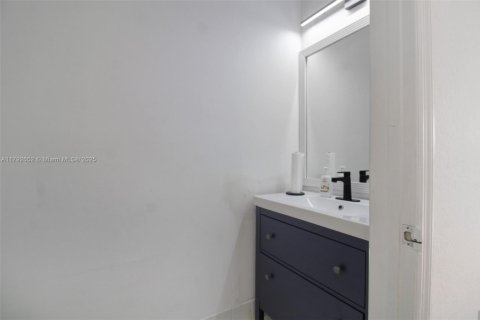 House in Homestead, Florida 3 bedrooms, 108.6 sq.m. № 1700646 - photo 12