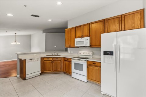 Condo in Orlando, Florida, 3 bedrooms № 2100901 - photo 13