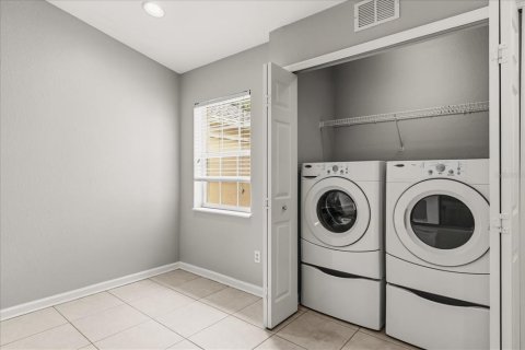 Condo in Orlando, Florida, 3 bedrooms № 2100901 - photo 16