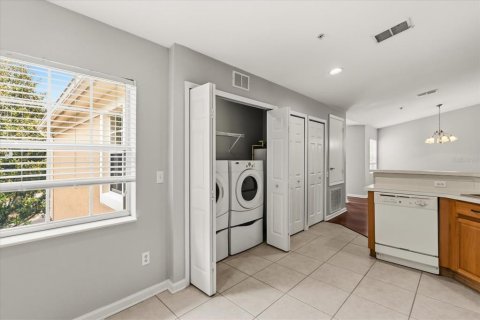 Condo in Orlando, Florida, 3 bedrooms № 2100901 - photo 15