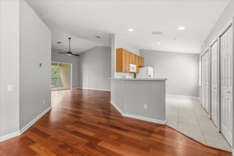 Condo in Orlando, Florida, 3 bedrooms № 2100901 - photo 12