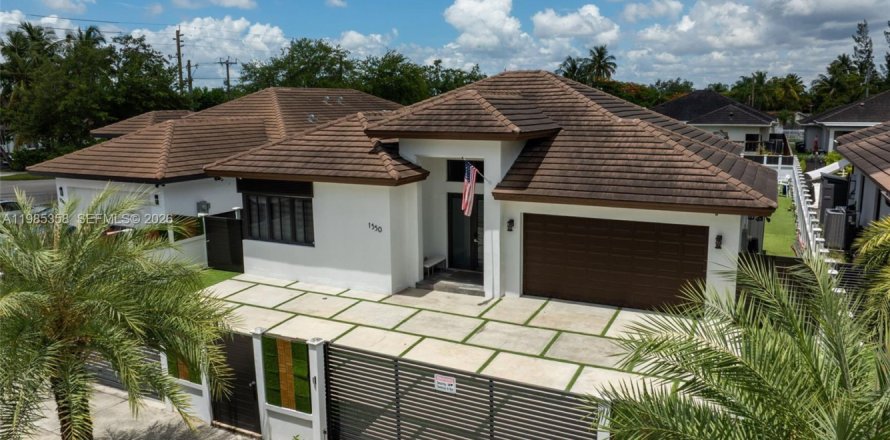 Дом в Майами, Флорида 4 спальни, 186.83м2 № 2050780