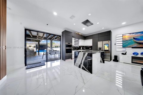 Купить виллу или дом в Майами, Флорида 4 спальни, 186.83м2, № 2050780 - фото 22