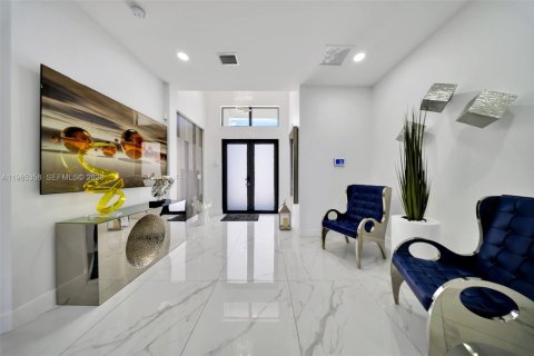 Купить виллу или дом в Майами, Флорида 4 спальни, 186.83м2, № 2050780 - фото 11