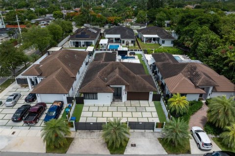Купить виллу или дом в Майами, Флорида 4 спальни, 186.83м2, № 2050780 - фото 3