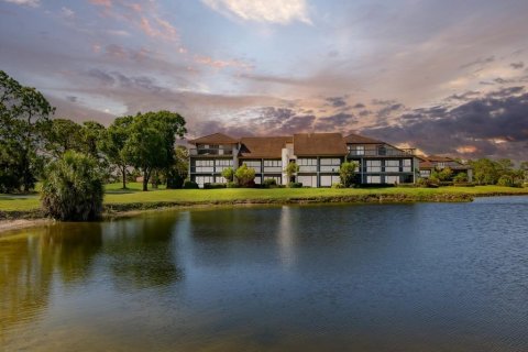 Copropriété à louer à Fort Pierce, Floride: 2 chambres, 131.64 m2 № 952190 - photo 1