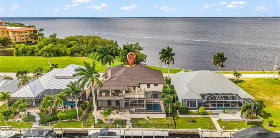 Villa ou maison à Punta Gorda, Floride 4 chambres, 492.85 m2 № 2435214