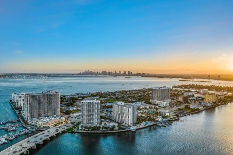 Купить кондоминиум в Норт-Бей-Виллидж, Флорида 1 спальня, 80.92м2, № 2060953 - фото 29