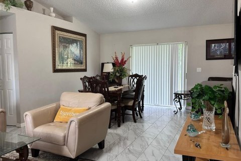 Villa ou maison à louer à Kissimmee, Floride: 3 chambres, 119.38 m2 № 1878122 - photo 4