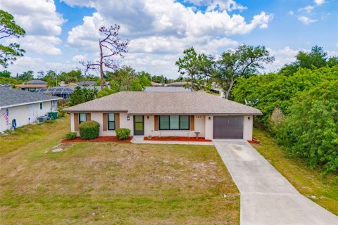 House in Port Charlotte, Florida 2 bedrooms, 99.31 sq.m. № 2106737