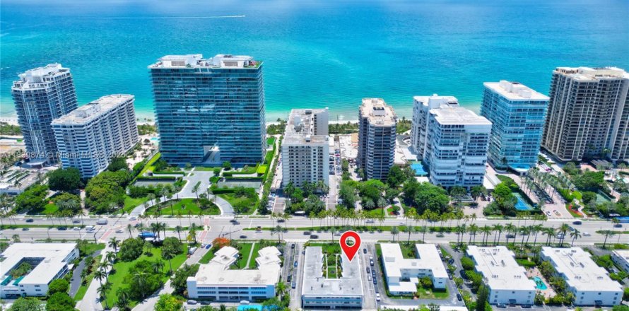 Condominio en Bal Harbour, Florida, 1 dormitorio № 1830666
