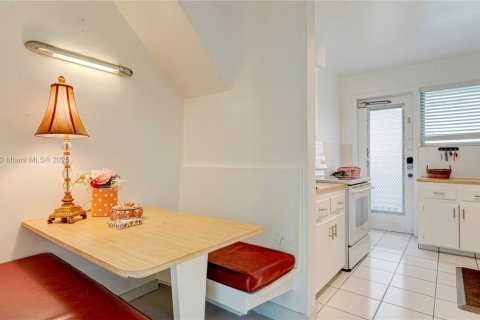 Купить кондоминиум в Бэл-Харбор, Флорида 1 спальня, 74.32м2, № 1830666 - фото 19