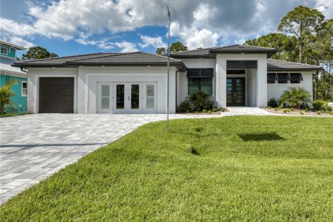 Casa en venta en Port Charlotte, Florida, 3 dormitorios, 212.65 m2 № 1903455 - foto 1