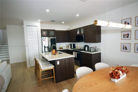 Adosado en venta en Miami Lakes, Florida, 3 dormitorios, 147.53 m2 № 1951944 - foto 22