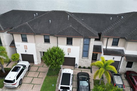 Adosado en venta en Miami Lakes, Florida, 3 dormitorios, 147.53 m2 № 1951944 - foto 4