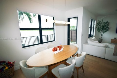 Adosado en venta en Miami Lakes, Florida, 3 dormitorios, 147.53 m2 № 1951944 - foto 17