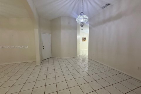 Villa ou maison à vendre à Miami, Floride: 4 chambres, 165.92 m2 № 1975977 - photo 9