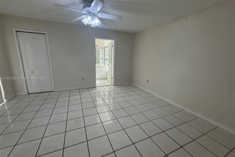 Villa ou maison à vendre à Miami, Floride: 4 chambres, 165.92 m2 № 1975977 - photo 21