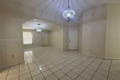 Villa ou maison à vendre à Miami, Floride: 4 chambres, 165.92 m2 № 1975977 - photo 6
