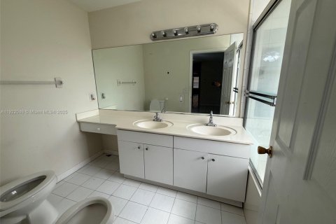 Villa ou maison à vendre à Miami, Floride: 4 chambres, 165.92 m2 № 1975977 - photo 24