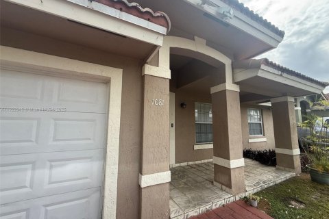 Villa ou maison à vendre à Miami, Floride: 4 chambres, 165.92 m2 № 1975977 - photo 2