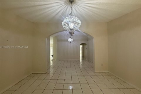 Villa ou maison à vendre à Miami, Floride: 4 chambres, 165.92 m2 № 1975977 - photo 7