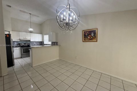 Villa ou maison à vendre à Miami, Floride: 4 chambres, 165.92 m2 № 1975977 - photo 14