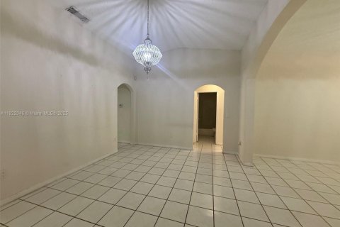 Villa ou maison à vendre à Miami, Floride: 4 chambres, 165.92 m2 № 1975977 - photo 29