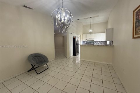 Villa ou maison à vendre à Miami, Floride: 4 chambres, 165.92 m2 № 1975977 - photo 16