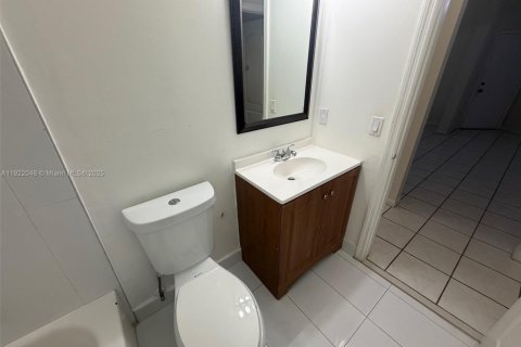 Villa ou maison à vendre à Miami, Floride: 4 chambres, 165.92 m2 № 1975977 - photo 27