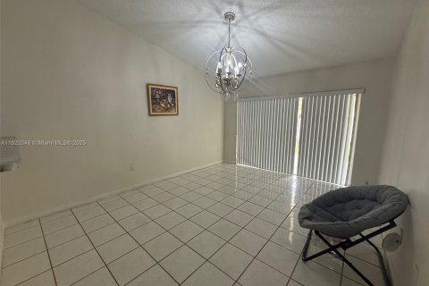 Villa ou maison à vendre à Miami, Floride: 4 chambres, 165.92 m2 № 1975977 - photo 15