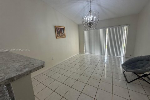 Villa ou maison à vendre à Miami, Floride: 4 chambres, 165.92 m2 № 1975977 - photo 10