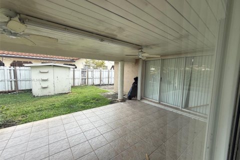 Villa ou maison à vendre à Miami, Floride: 4 chambres, 165.92 m2 № 1975977 - photo 30