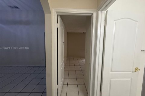 Villa ou maison à vendre à Miami, Floride: 4 chambres, 165.92 m2 № 1975977 - photo 25