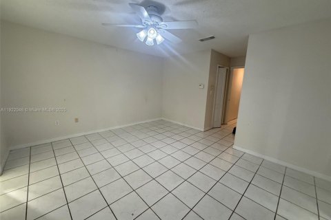 Villa ou maison à vendre à Miami, Floride: 4 chambres, 165.92 m2 № 1975977 - photo 19