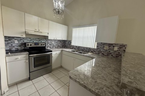 Villa ou maison à vendre à Miami, Floride: 4 chambres, 165.92 m2 № 1975977 - photo 11