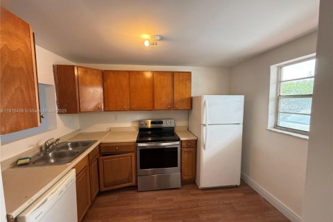 Copropriété à louer à Miami, Floride: 1 chambre, 78.97 m2 № 1971591 - photo 3