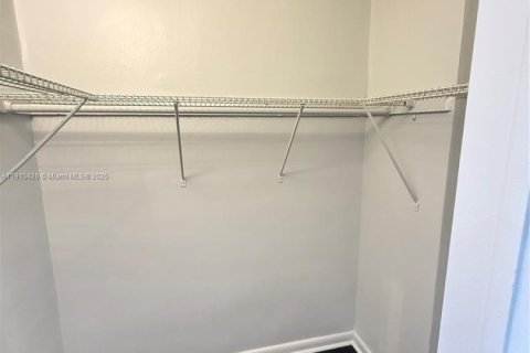 Copropriété à louer à Miami, Floride: 1 chambre, 78.97 m2 № 1971591 - photo 9