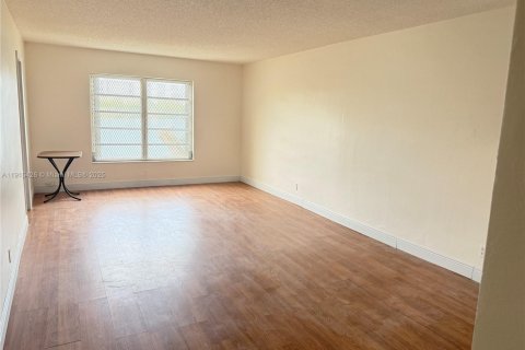 Copropriété à louer à Miami, Floride: 1 chambre, 78.97 m2 № 1971591 - photo 1