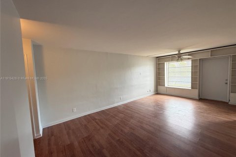 Copropriété à louer à Miami, Floride: 1 chambre, 78.97 m2 № 1971591 - photo 6
