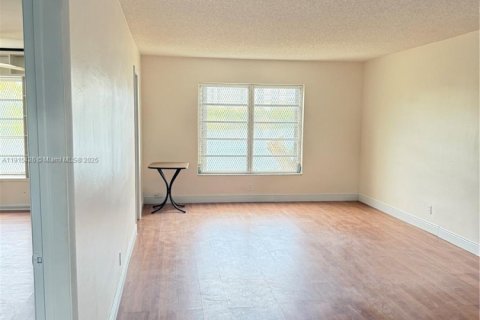 Copropriété à louer à Miami, Floride: 1 chambre, 78.97 m2 № 1971591 - photo 2