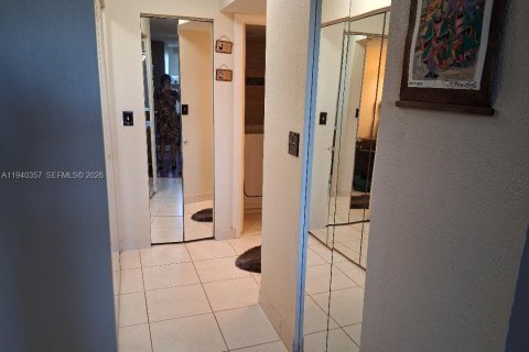 Condominio en venta en Pembroke Pines, Florida, 2 dormitorios № 1997616 - foto 24